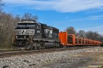 NS 6923 pushing a welded rail train